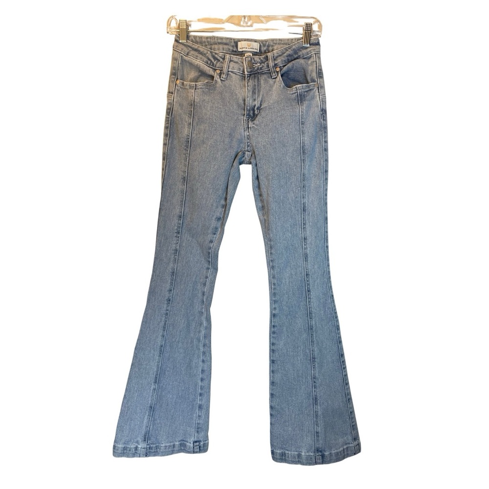 Austin landing light wash flare jeans woman size 3/26 high-rise Bell  bottom